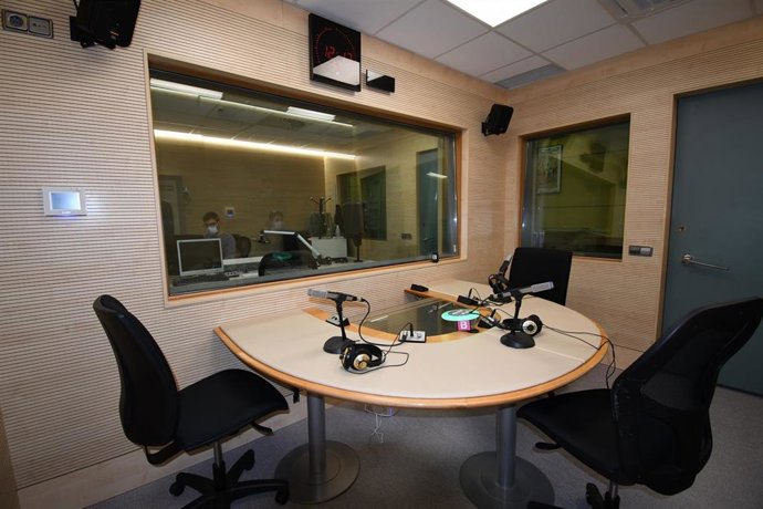 Archivo - Estudio de IB3 Radio