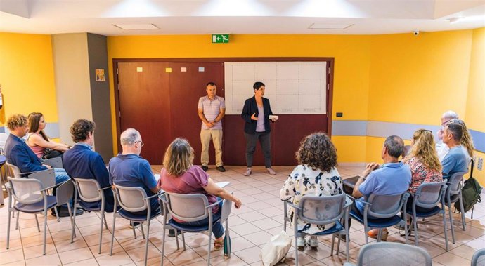El director insular de Medio Natural, Pedro Millán, y la consejera de Medio Natural y Emergencias del Cabildo de Tenerife, Blanca Pérez, en la presentación de la estrategia de educacion en sostenibilidad