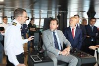 Puente ironiza sobre la propuesta de usar la Armada contra la inmigración: "¿Qué es lo que quieren, bombardear cayucos?"