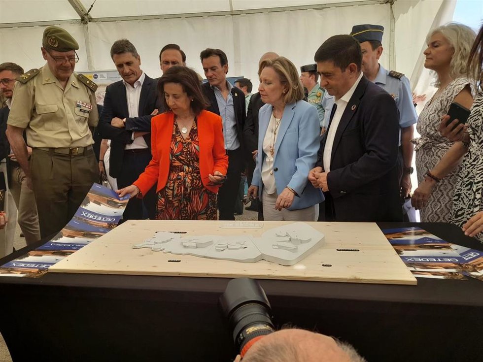 Robles supervisa los avances en la implantación del Cetedex