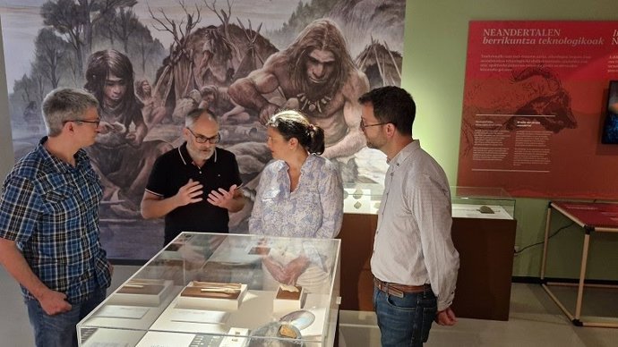 Presentación de la muestra 'Neandertales. La historia de la otra humanidad en los Pirineos occidentales’ en el Arkeologia Museoa de Bizkaia