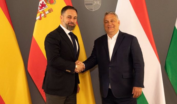 El presidente de Vox, Santiago Abascal, y el primer ministro húngaro, Viktor Orbán.