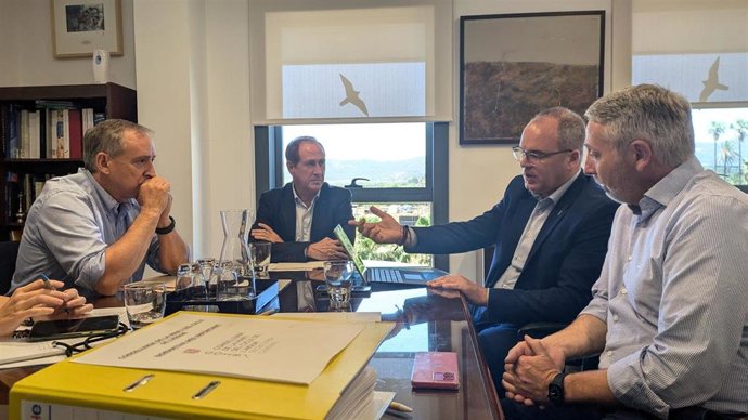 Baleares y Canarias coordinan políticas conjuntas en materia de ordenación del litoral.