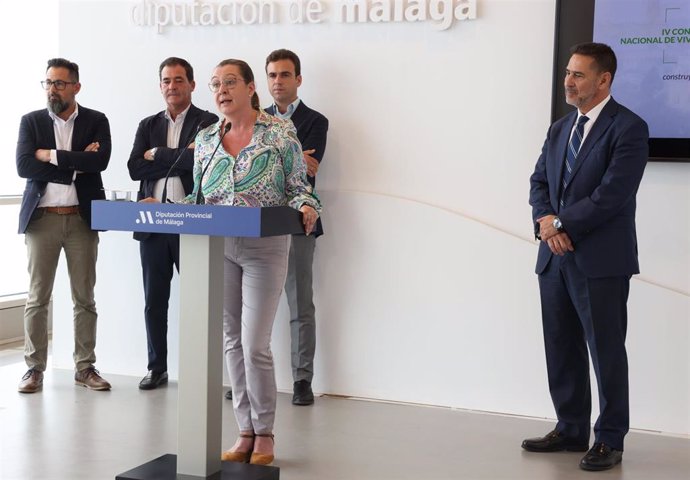 La diputada de Desarrollo Económico Sostenible, Esperanza González, en la presentación del IV Congreso Nacional de Vivienda de APCEspaña