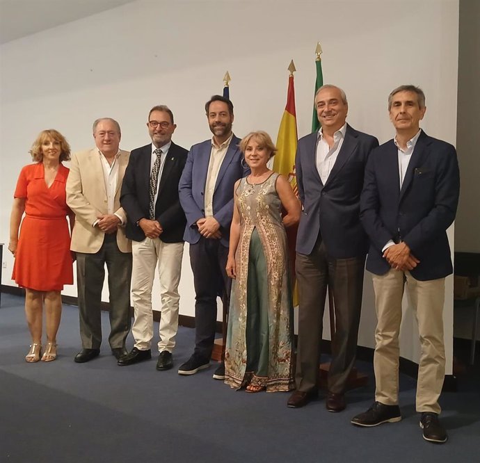 Jornada entre Junta y Consejo Regulador de Denominación de Origen Málaga sobre seguridad alimentaria.