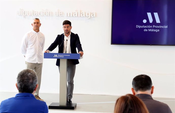 El vicepresidente de Infraestructuras y Territorio Sostenible, Cristóbal Ortega, en la presentación de la nueva versión de la app Infomedusas