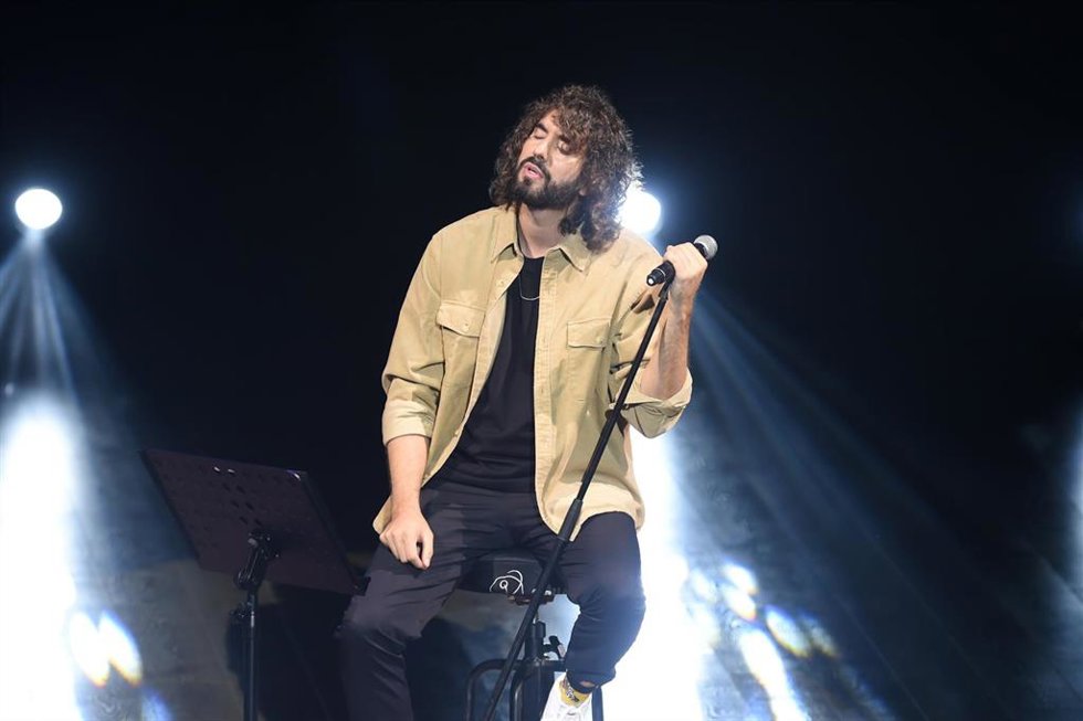 El cantante Mikel Izal actúa durante la entrega de Premios de la Academia de la Música de España 2024, en el Palacio Municipal de IFEMA Madrid, a 10 de junio de 2024, en Madrid (España)