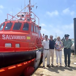 El capitán marítimo en Huelva, Alejandro Andray; la subdelegada del Gobierno, María José Rico; y el jefe del Área de Explotación de la Agencia Pública de Puertos de Andalucía, Francisco Martínez.