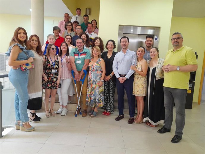 Alumnado de Inserta I con la delegada Ana Mata y responsables municpales