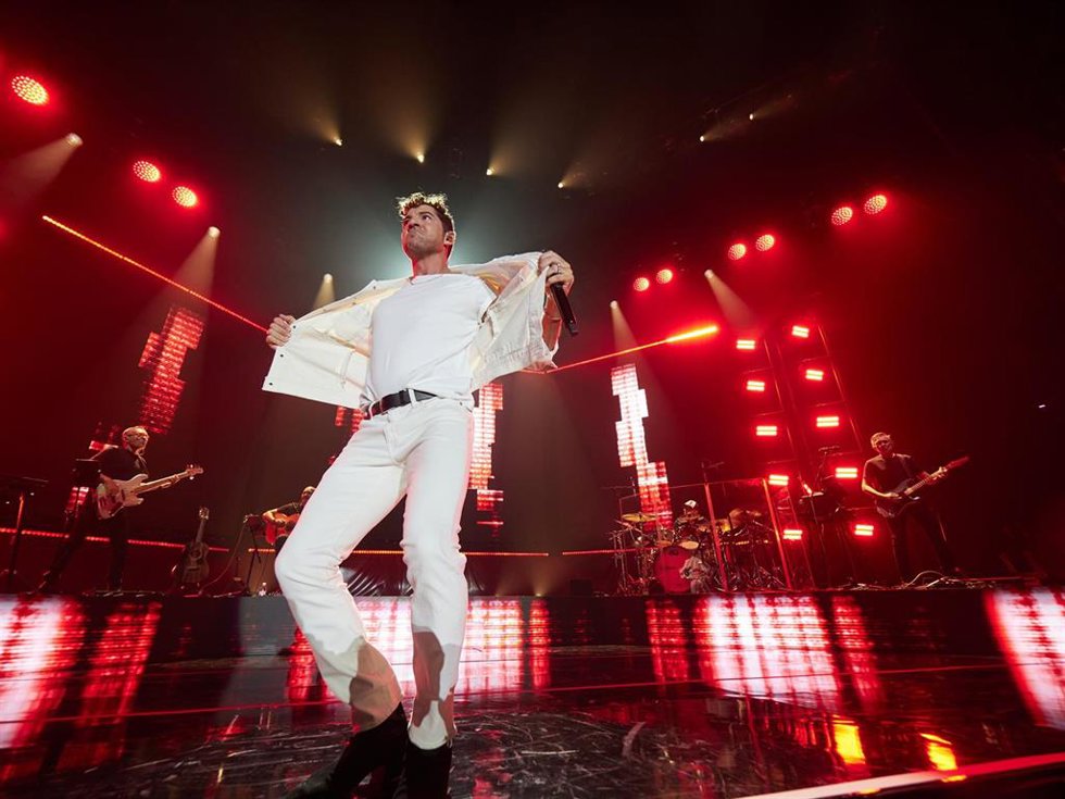 El cantante David Bisbal durante una actuación en el concierto de su 'Tour Volaré' en Pamplona.