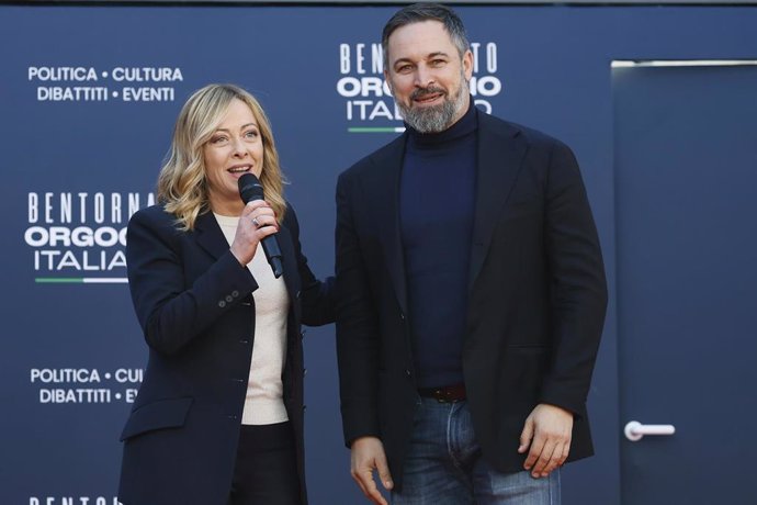 Archivo - 17 December 2023, Italy, Rome: Santiago Abascal (R), leader the Spanish national conservative political party Vox, and Italy's Prime Minister Giorgia Meloni 