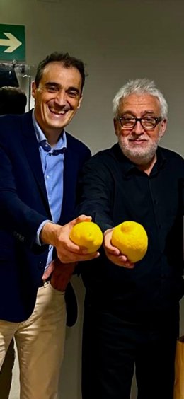 El alcalde Enrique Bretones y el actor Leo Harlem