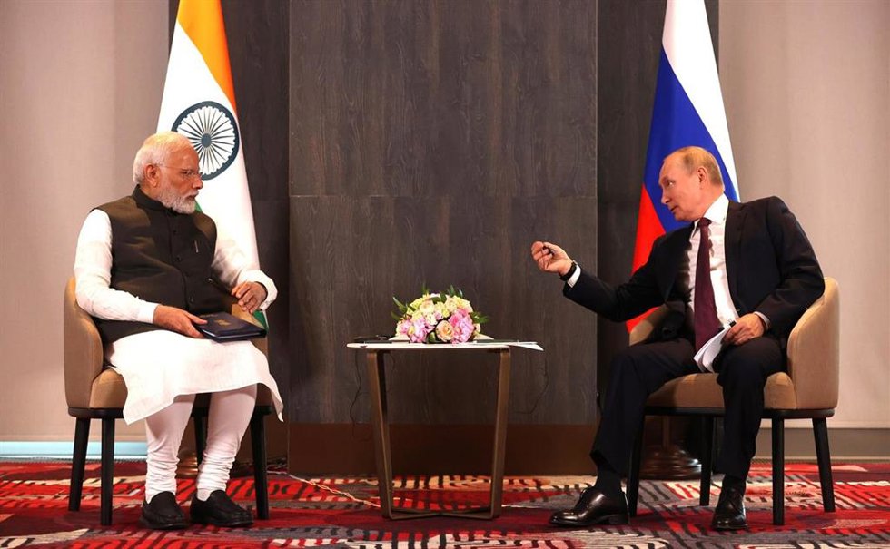 Archivo - Narendra Modi y Vladimir Putin en un encuentro en Uzbekistán (imagen de archivo).