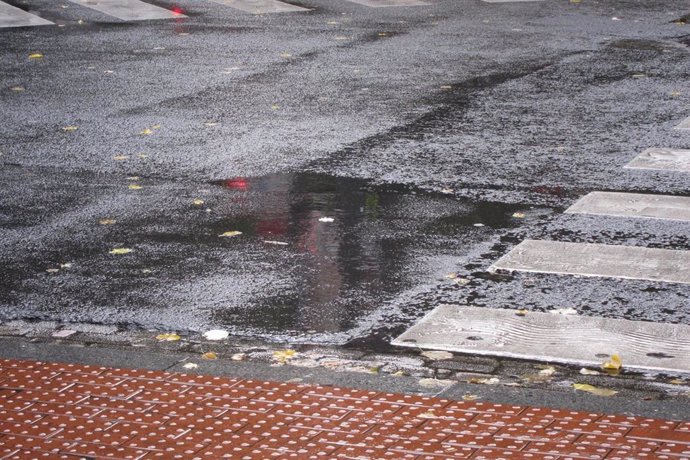 Archivo - Imagen de archivo. Lluvia en Bilbao