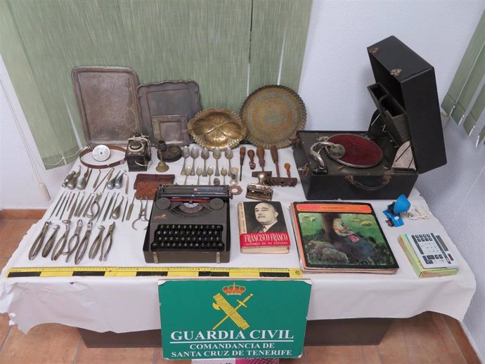 Antigüedades sustraídas de la casa natal de Cayetano Gómez Felipe, en Los Llanos de Aridane, y que fueron recuperadas por la Guardia Civil en el marco de la operación 'Medievil'