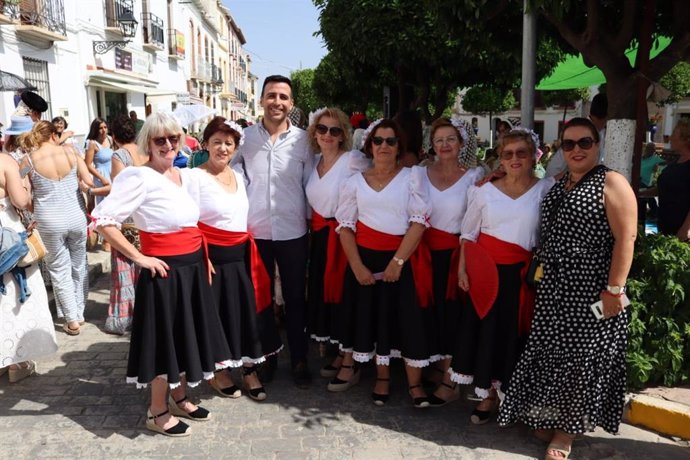 La Diputación celebra en Ardales un desfile de trajes típicos comarcales con la participación de mayores