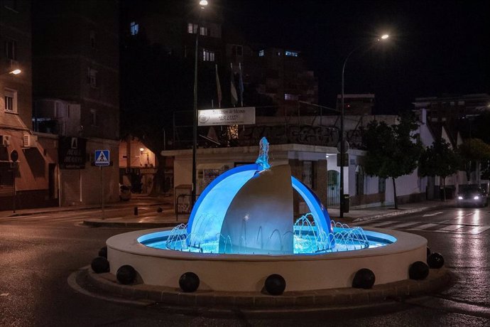 El distrito de Carretera de Cádiz finaliza la reparación integral de la fuente situada en la avenida de La Luz