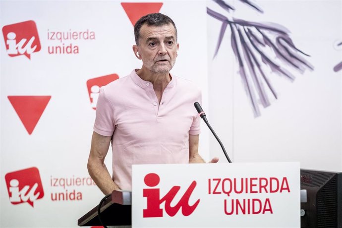 El coordinador federal de IU, Antonio Maíllo, interviene en la primera reunión al completo de la nueva Coordinadora Federal, en el edificio 'Abogados de Atocha', a 6 de julio de 2024, en Madrid (España). 