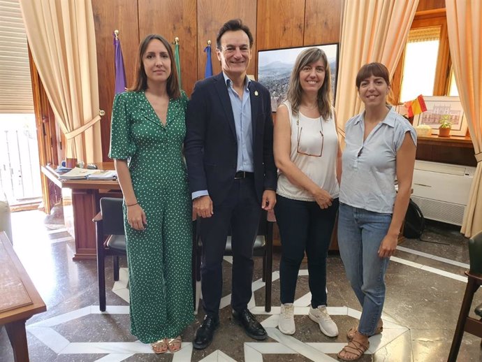 Foto de familia del Ayuntamiento de Jáen y Adacea.