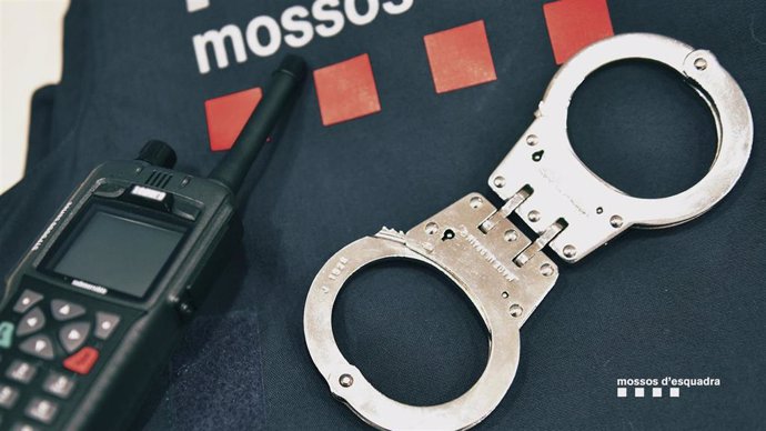 Archivo - Material de los Mossos d'Esquadra