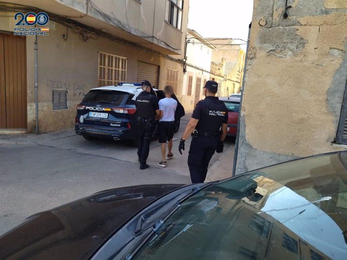 Agentes de la Policía Nacional detienen en Manacor a un joven que portaba en su vehículo drogra presuntamente preparada para su venta