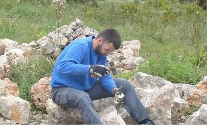 El alumnado del proyecto SOIB Jove 'S'Ermita V', que gestiona el Consell, se forma en construcción de Pedra en Sec
