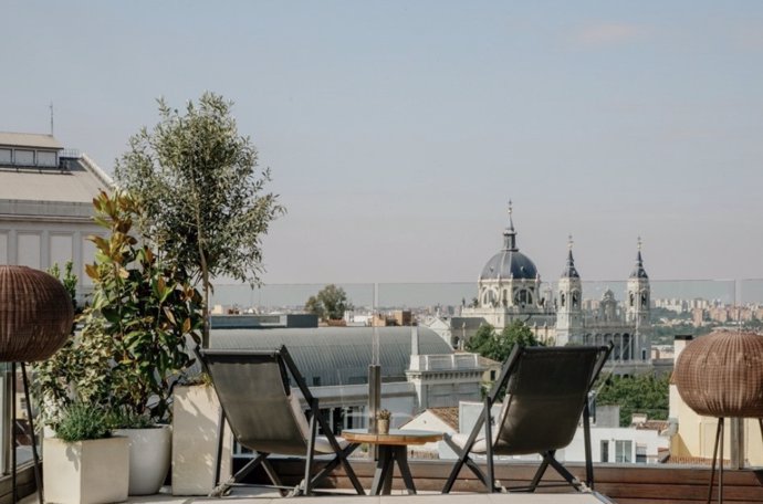 El Meliá Palacio de los Duques ofrece en su terraza cine de verano con grandes películas ambientadas en hoteles