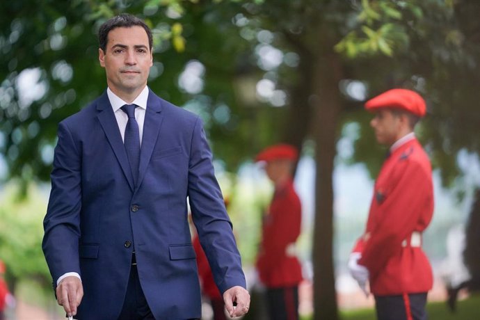 El nuevo lehendakari, Imanol Pradales, durante el acto de toma de posesión de su nuevo cargo, en la Casa de Juntas de Gernika, a 22 de junio de 2024, en Gernika-Luno, Vizcaya, País Vasco (España). 