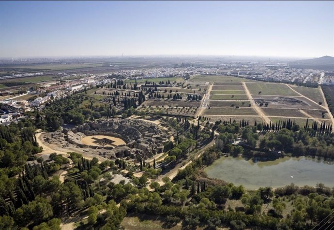 Vista aérea del conjunto arqueológico de Itálica, fruto de la expansión urbanística promovida por Adriano