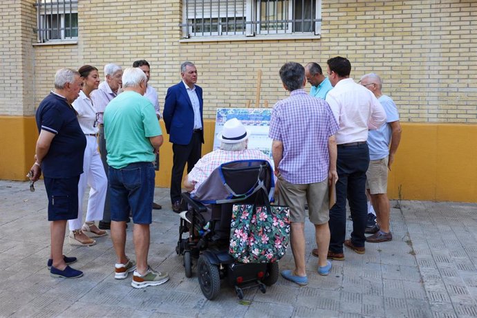 Sanz presenta el proyecto a vecinos de la zona