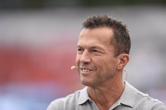 Archivo - El exfutbolista alemán Lothar Matthäus, como comentador en un partido de fútbol.  