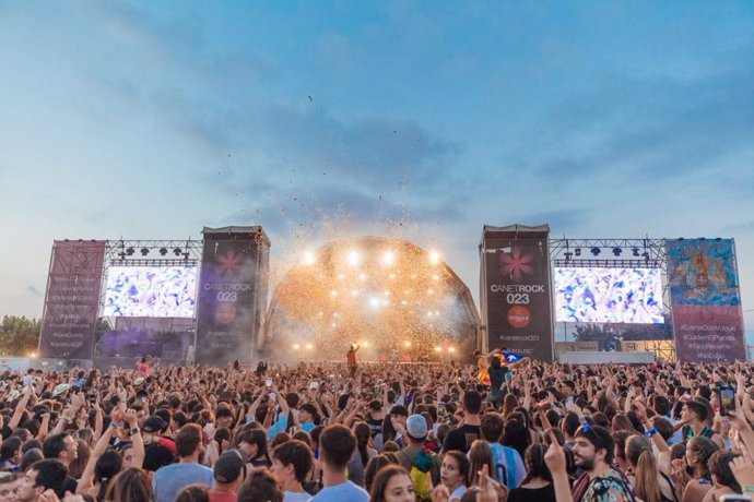 Escenario principal del festival Canet Rock, en Canet de Mar (Barcelona), a 6 de julio de 2024