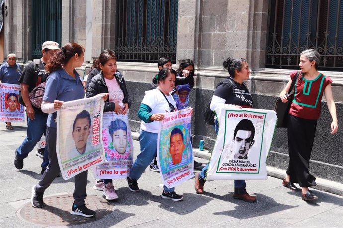 Familiares de los 43 normalistas de Ayotzinapa