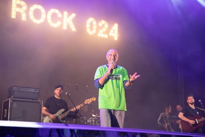 Lluís Llach actua en el festival Canet Rock amb la nova samarreta de la Diada de l'ANC, a Canet de Mar (Barcelona), a 7 de juliol del 2024