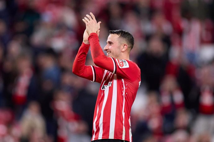 Archivo - Alex Berenguer of Athletic Club reacts during the LaLiga EA Sports match between Athletic Club and Girona FC at San Mames on February 19, 2024, in Bilbao, Spain.