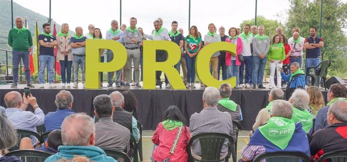 Revilla durante su discurso en la XXIX Fiesta Regionalista en Rasines