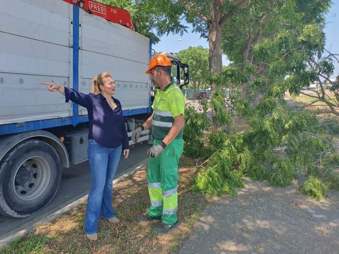 La teniente de alcalde Begoña Iglesias tras la tormenta