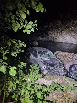 Rescatada una persona en el Desfiladero de La Hermida tras volar su coche 15 metros sobre el río