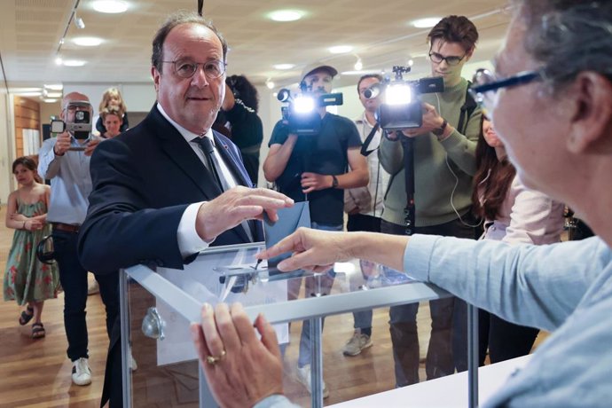 TULLE, July 7, 2024  -- Former French President Francois Hollande casts his ballot at a polling station in Tulle, France, July 7, 2024. The second and decisive round of France's snap legislative elections kicked off Sunday in Metropolitan France for voter