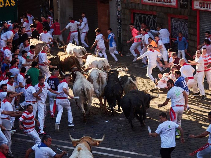 Imagen del segundo encierro de los Sanfermines 2024 protagonizado por toros de la ganadería Cebada Gago.