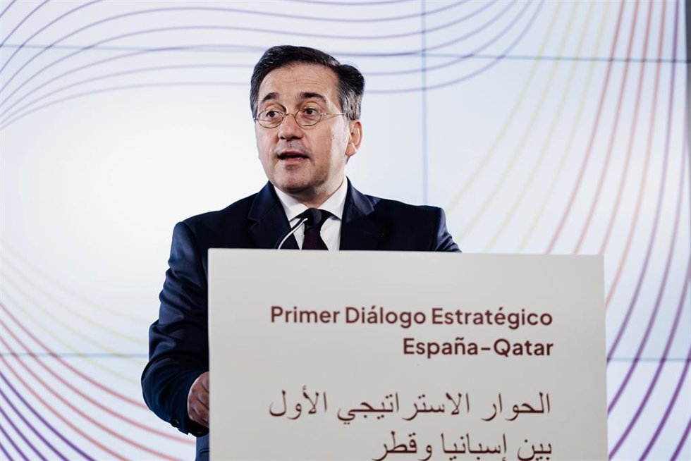 El ministro de Asuntos Exteriores, Unión Europea y Cooperación, José Manuel Albares, ofrece una rueda de prensa tras su reunión con el primer ministro y ministro de Relaciones Exteriores de Qatar, Mohammed bin Abdulrahman bin Jassim Al Thani, en la sede