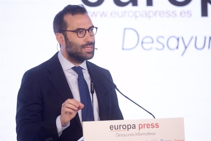 El ministro de Economía, Carlos Cuerpo, interviene durante un desayuno informativo de Europa Press, a 8 de julio de 2024, en Madrid (España).