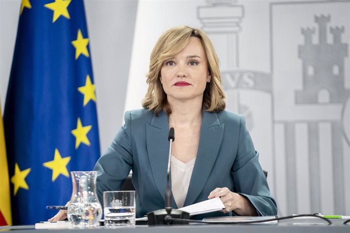 La ministra de Educación, Formación Profesional y Deportes, Pilar Alegría, durante una rueda de prensa posterior a la reunión del Consejo de Ministros, en el Palacio de La Moncloa, a 2 de julio de 2024, en Madrid (España).