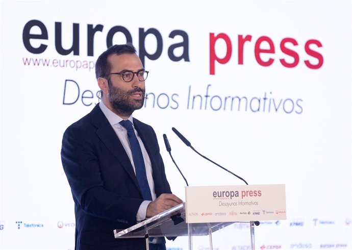 El ministro de Economía, Carlos Cuerpo, interviene durante un desayuno informativo de Europa Press, a 8 de julio de 2024, en Madrid (España).