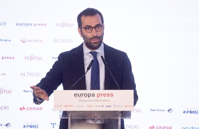 El ministro de Economía, Carlos Cuerpo, interviene durante un desayuno informativo de Europa Press, a 8 de julio de 2024, en Madrid (España).