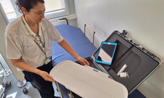 Enfermera especializada en neonatología que participa en el  programa de atención domiciliaria, 'Te cuidamos en casa', para acortar la estancia de recién nacidos en el Hospital Germans Trias i Pujol