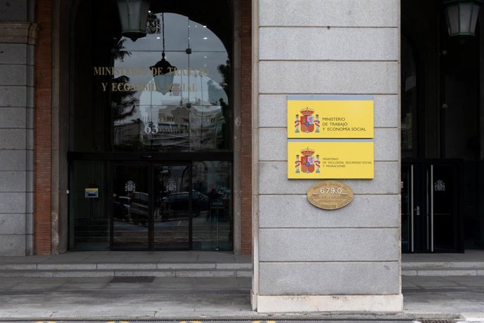 Archivo - Fachada del Ministerio de Trabajo y Economía Social, a 8 de febrero de 2024, en Madrid (España). 