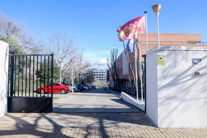 Archivo - Uno de los accesos a la residencia pública de mayores Moscatelares, a 4 de marzo de 2024, en San Sebastián de los Reyes, Madrid (España).