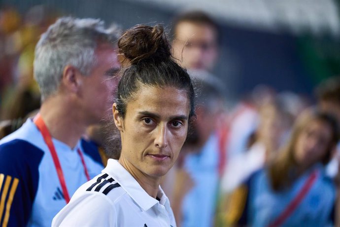 Archivo - Montse Tome, head coach of Spain, looks on during the UEFA Womens Nations League match played between Spain and Switzerland at Arcangel stadium on September 26, 2023, in Cordoba, Spain.