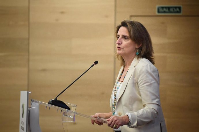 La vicepresidenta tercera del Gobierno y ministra para la Transición Ecológica y el Reto Demográfico de España, Teresa Ribera, interviene durante la presentación del Informe de Economía y Desarrollo 'Energías Renovadas: Transición Energética Justa para el